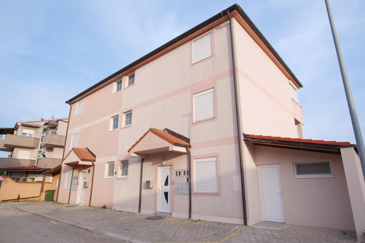 Luka Apartment Medulin Exterior photo